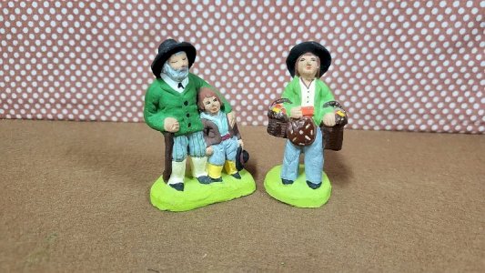 LOT DE 2 SANTONS POUR CRECHE EN TERRE CUITE N° 45