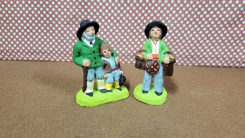 LOT DE 2 SANTONS POUR CRECHE EN TERRE CUITE N° 45