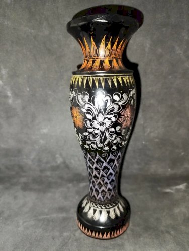 lot de 2 vases à decor floral en bois en bon etat