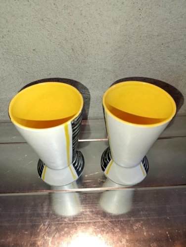 lot de 2 vases/mazagrans cornet vallauris vintage signé en bon etat