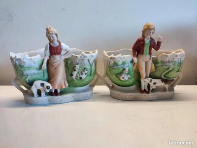 lot of 2 antique porcelain catchalls decorated with characters and animals in good condition