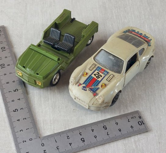 Lot de 2 voitures, Dyane 6 Mehari Minialuxe + Porsche Carrera RSR Martini Norev ^