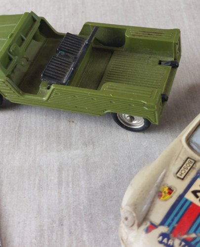 Lot de 2 voitures, Dyane 6 Mehari Minialuxe + Porsche Carrera RSR Martini Norev ^