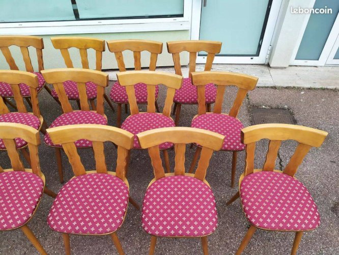 Lot de 20 chaises de bistrot bois avec coussin vintage année 7