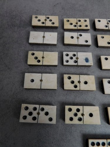 LOT DE 27 DOMINOS ANCIENS