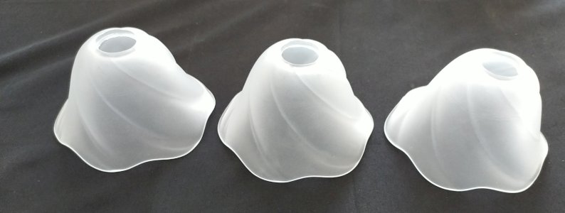 Set of 3 tulip-style lampshades in transparent satin glass