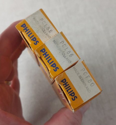 Lot de 3 anciennes lampes / ampoules, tubes radio, Philips PCL86