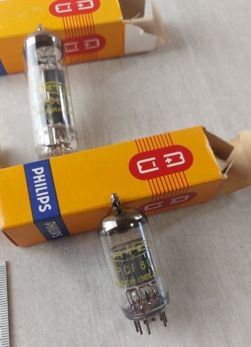 Lot de 3 anciennes lampes / ampoules, tubes radio, Philips PCL86