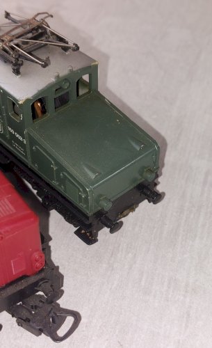 Lot de 3 anciennes locomotives Diesel + électrique, dont Lima, en HO