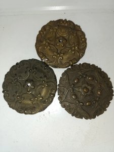 lot de 3 anciennes poignee de porte decor rosace en laiton en bon etat