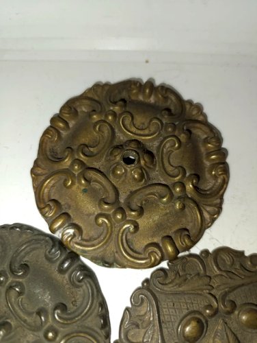 lot de 3 anciennes poignee de porte decor rosace en laiton en bon etat