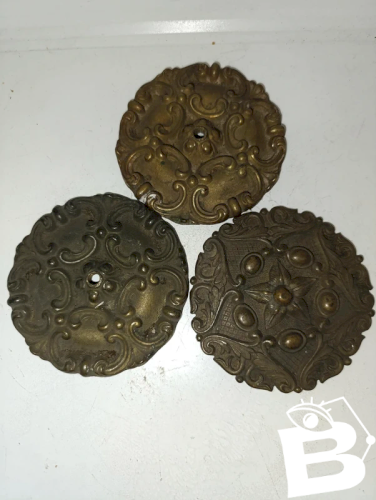 lot de 3 anciennes poignee de porte decor rosace en laiton en bon etat