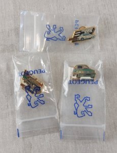 Set of 3 vintage pins, Peugeot 205 GTI Griffe, Color Line, GTI.