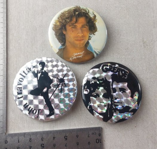 Lot de 3 badges John Travolta / Grease, vintage