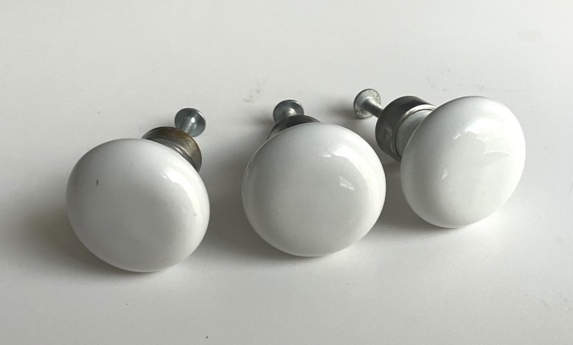 lot de 3 boutons de tiroir en porcelaine et laiton argente