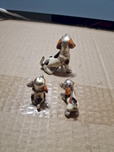 LOT DE 3 Chiens miniature en étain ou autre