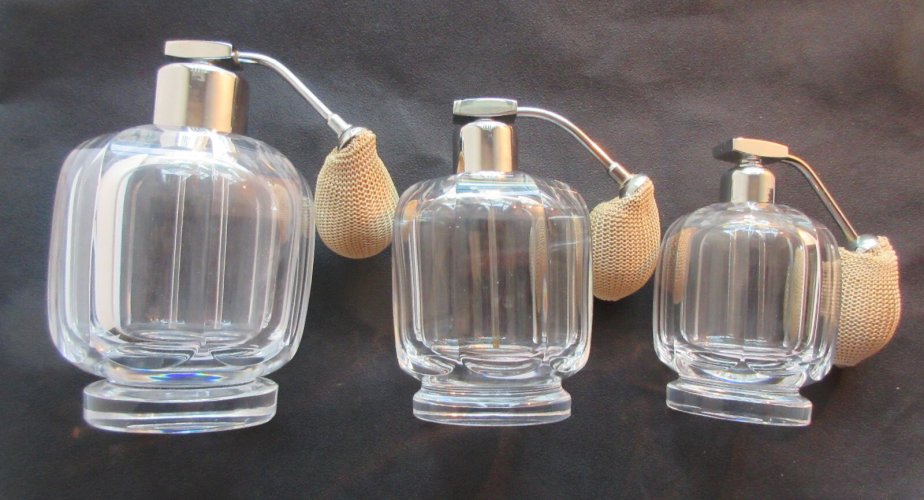 Lot de 3 flacons atomiseurs à parfum, cristal Baccarat: modéle Malmaison, signés