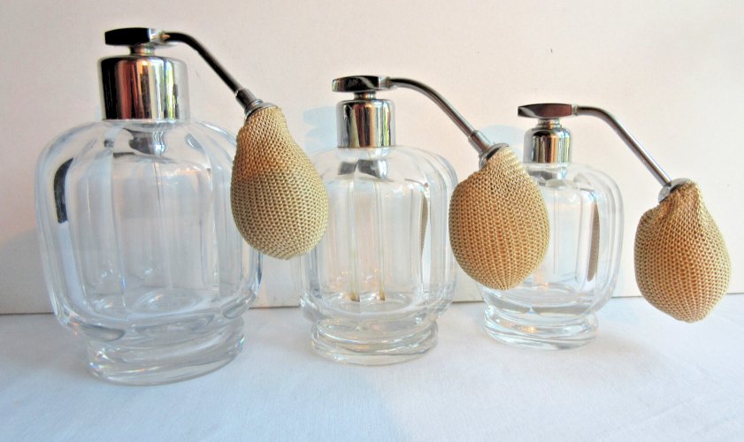 Lot de 3 flacons atomiseurs à parfum, cristal Baccarat: modéle Malmaison, signés