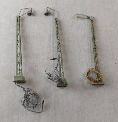 Lot de 3 lampadaires pylônes, Märklin, 19 cm, en HO