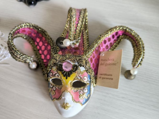 Lot de 3 masques à accrocher dont 1 avec certificat de Venise