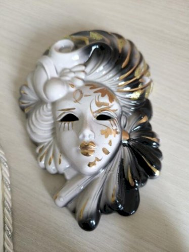 Lot de 3 masques à accrocher dont 1 avec certificat de Venise