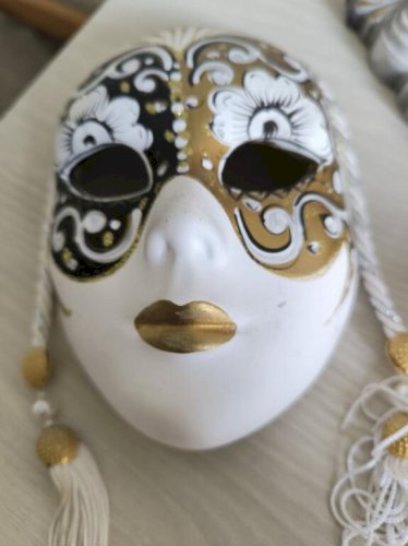 Lot de 3 masques à accrocher dont 1 avec certificat de Venise