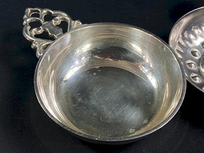 Lot de 3 tastevins en métal argenté et inox