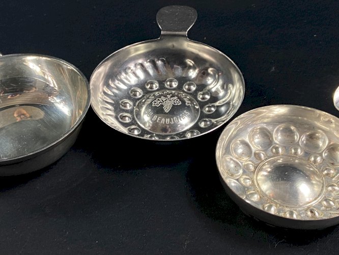 Lot de 3 tastevins en métal argenté et inox