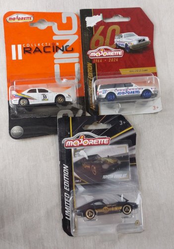 Lot de 3 voitures, Subaru, Toyota, Volvo, Majorette ^