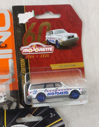 Lot de 3 voitures, Subaru, Toyota, Volvo, Majorette ^