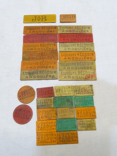 -LOT de 30 JETONS PUBLICITAIRES LIQUEUR BEGOUIN ANGOULEME JEUX ANCIENS    D