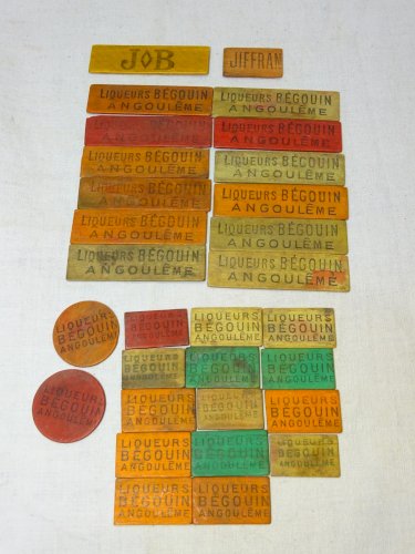-LOT de 30 JETONS PUBLICITAIRES LIQUEUR BEGOUIN ANGOULEME JEUX ANCIENS    D