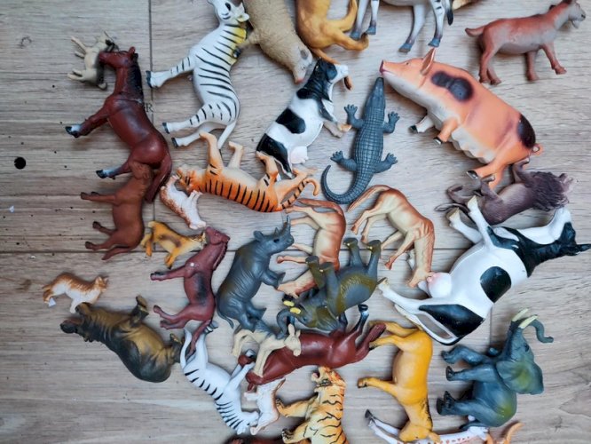 lot de 35 figurines danimaux en plastique en bon etat