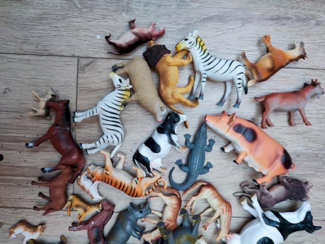 lot de 35 figurines danimaux en plastique en bon etat