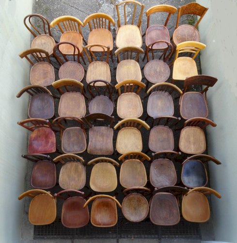 Lot de 36( & +) chaises bistrot dépareillées, 1920 à 1955 - Thonet Baumann Kohn