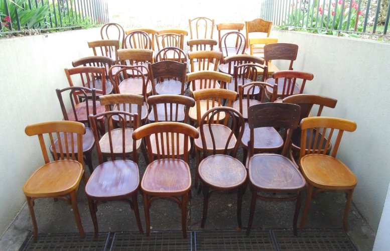 Lot de 36( & +) chaises bistrot dépareillées, 1920 à 1955 - Thonet Baumann Kohn