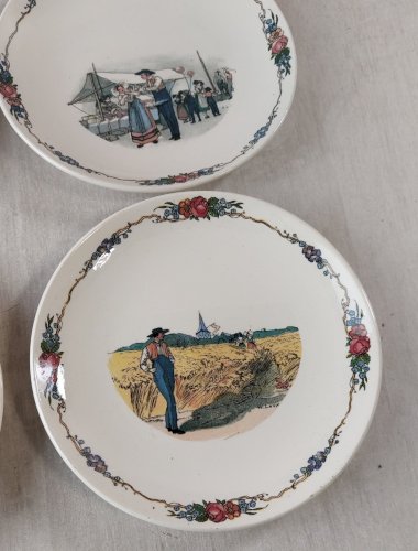 Lot de 4 anciennes assiettes à pain, décor Obernai, céramique de Sarreguemines
