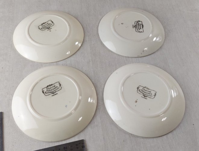 Lot de 4 anciennes assiettes à pain, décor Obernai, céramique de Sarreguemines