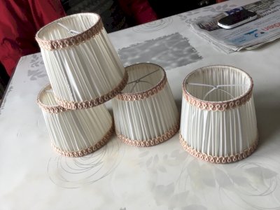 LOT DE 4 ANCIENS PETITS ABAT JOUR EN TISSUS PLISSE   A PINCE Style Napoléon TBE