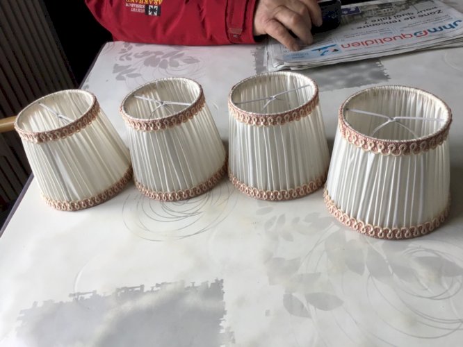 LOT DE 4 ANCIENS PETITS ABAT JOUR EN TISSUS PLISSE   A PINCE Style Napoléon TBE