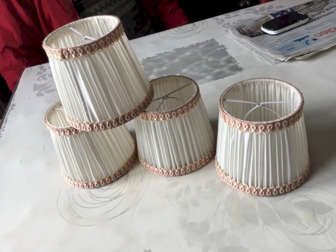 LOT DE 4 ANCIENS PETITS ABAT JOUR EN TISSUS PLISSE   A PINCE Style Napoléon TBE