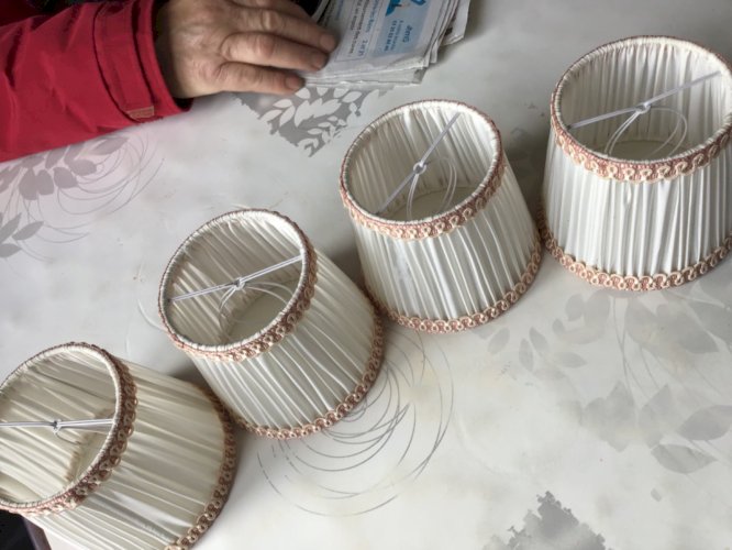 LOT DE 4 ANCIENS PETITS ABAT JOUR EN TISSUS PLISSE   A PINCE Style Napoléon TBE