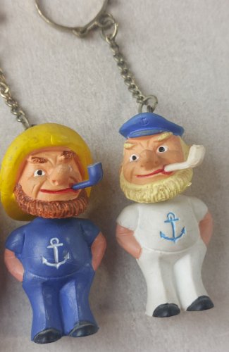 Lot de 4 anciens portes clés, marins fumant pipe, plastique mou, vintage