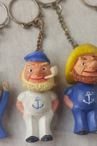 Lot de 4 anciens portes clés, marins fumant pipe, plastique mou, vintage