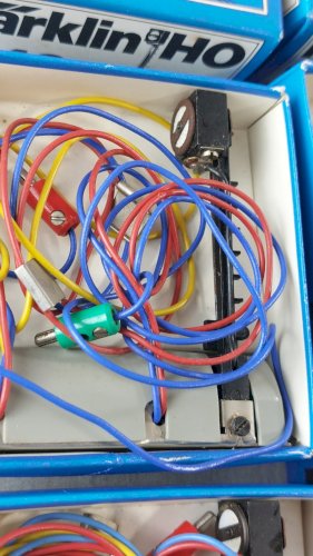 Lot de 4 anciens signaux de manoeuvre, Märklin, 7045, en HO