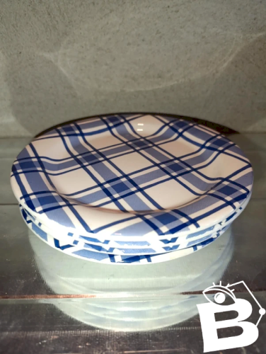 lot de 4 assiettes à dessert au décor de carreaux bleus et blancs en bon etat