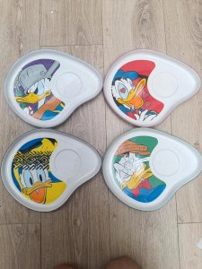 set of 4 Donald plates by Studio Moonflower in good condition