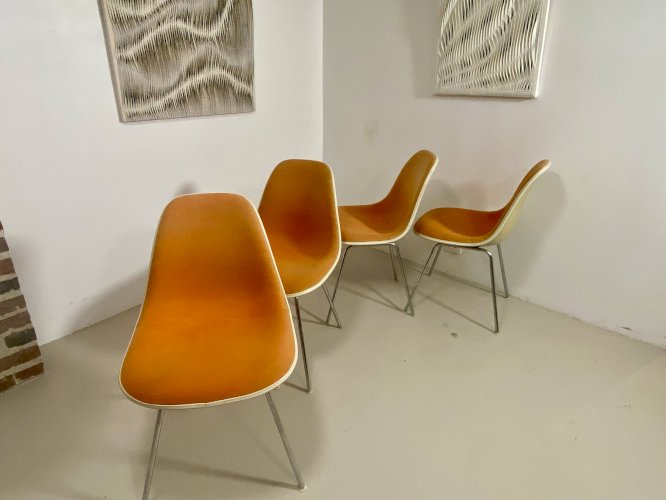 Lot de 4 chaises DSW Eames – Herman Miller (1952)