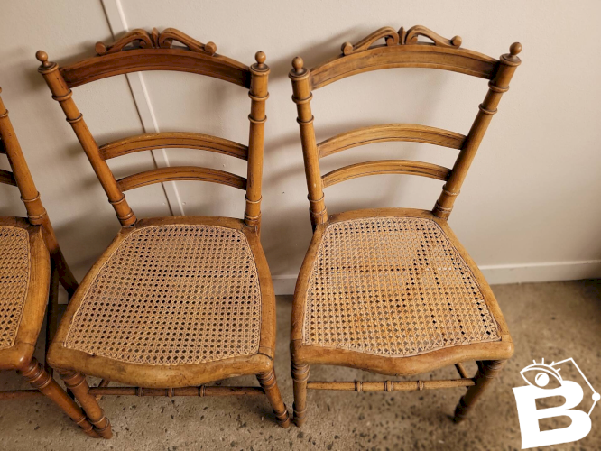 Lot de 4 chaises volantes Louis XVI
