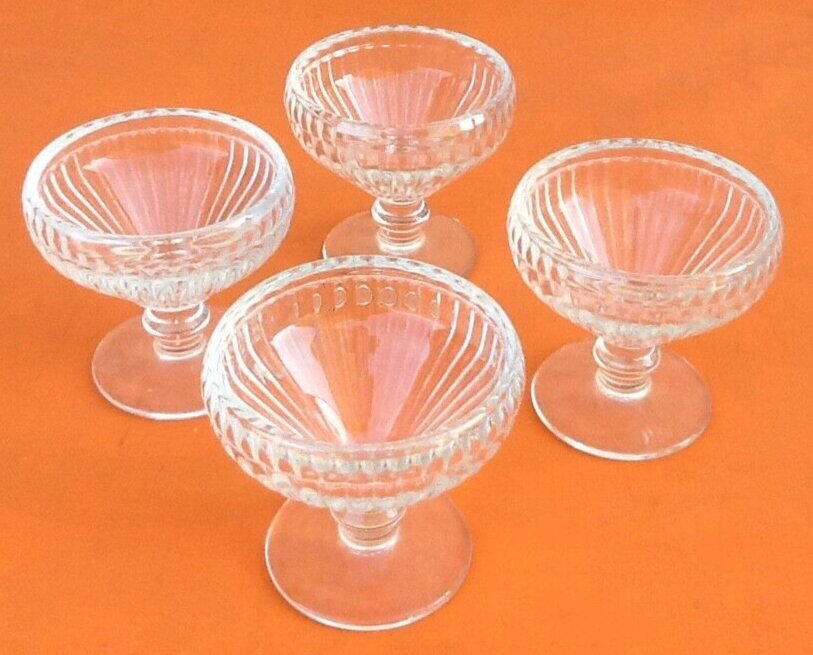 Lot De 4 Coupes à Glace En Inox + 4 Fourchettes - 250 Ml - Paroi Lisse, Facile à Nettoyer - Pour Sorbet, Dessert, Tiramisu, Salade De Fruits